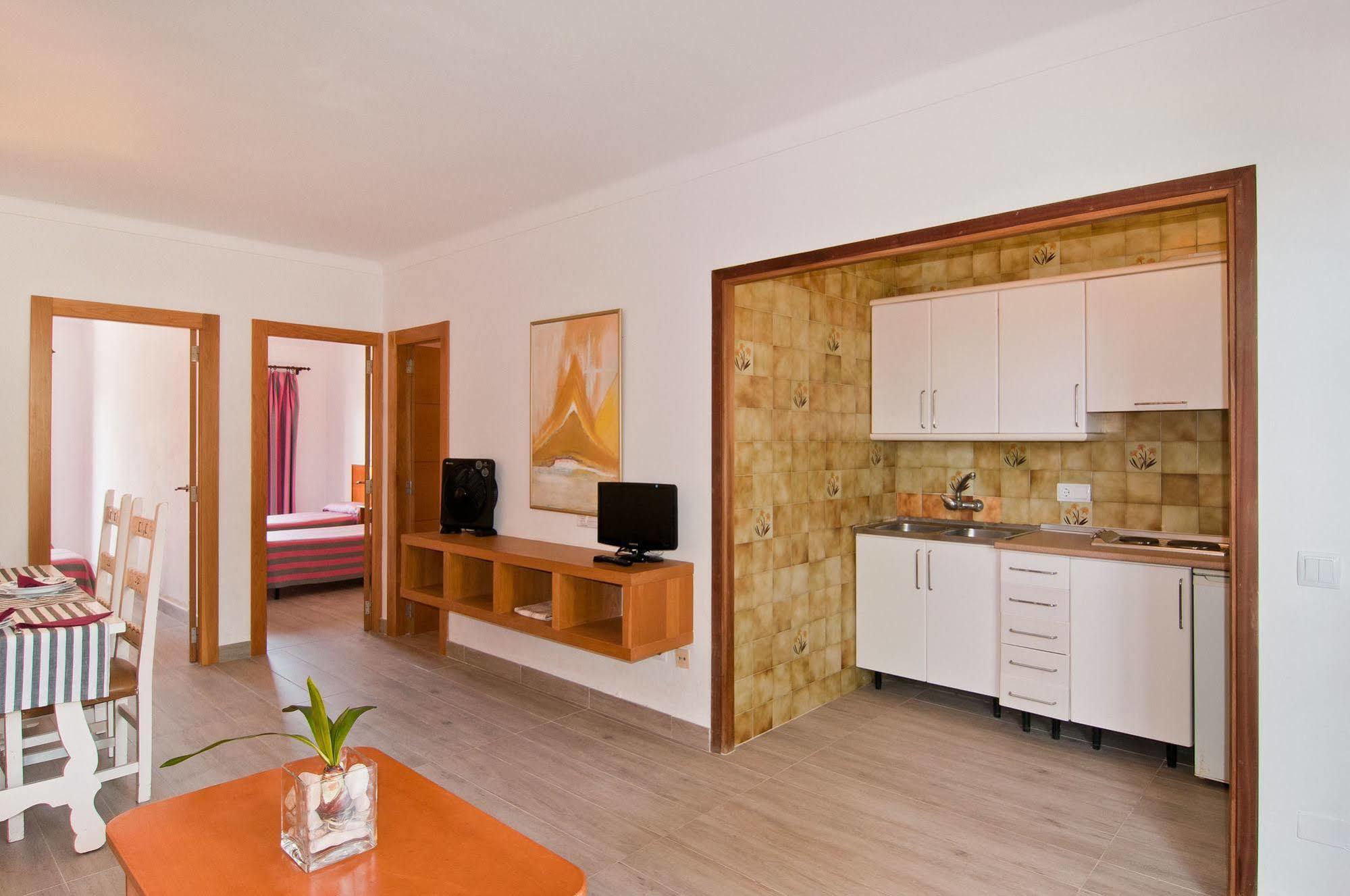 Apartamentos Estanques Colònia de Sant Jordi Exterior foto